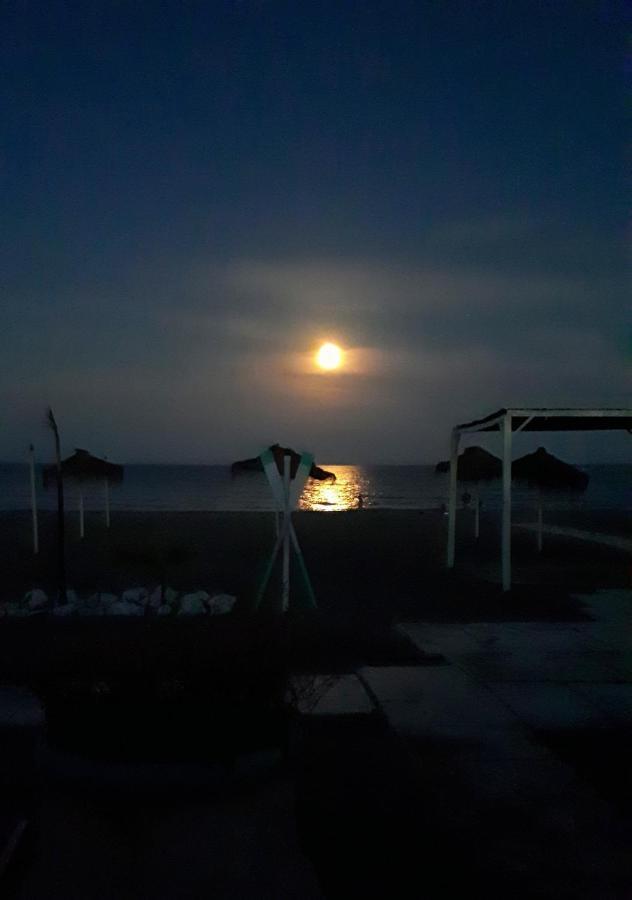 Lido Beachfront Torremolinos Bagian luar foto