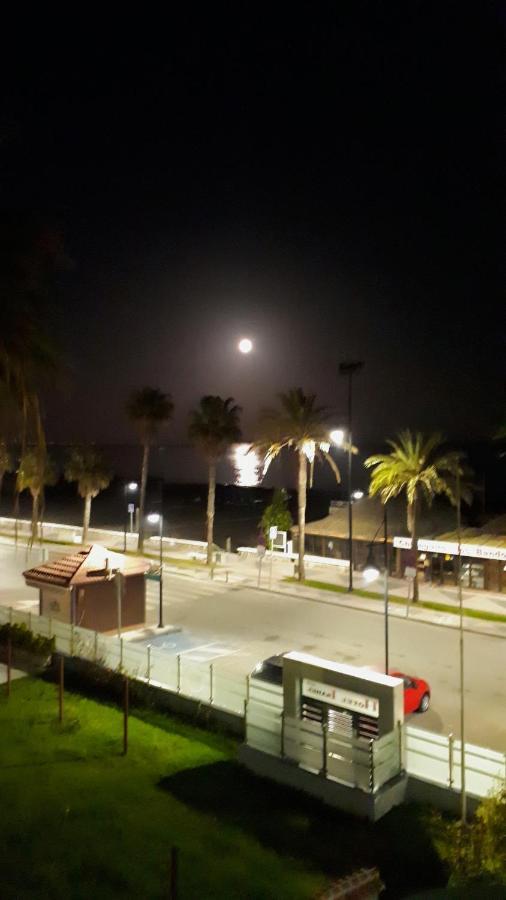 Lido Beachfront Torremolinos Bagian luar foto